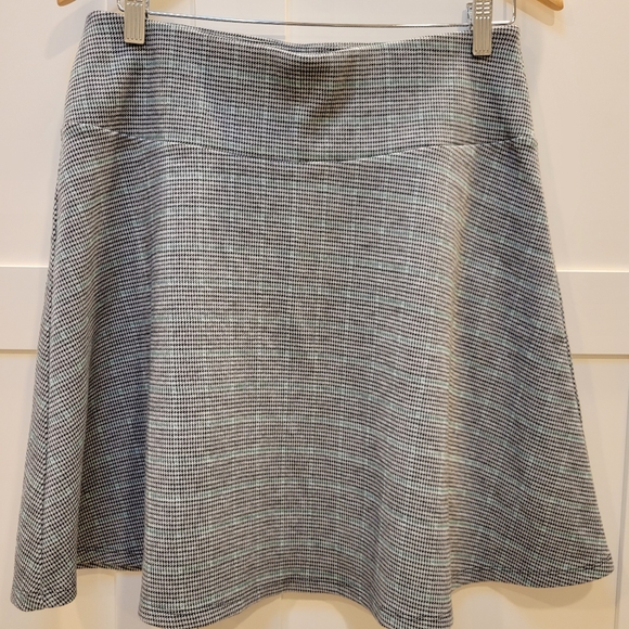 Loft Classic Houndstooth Flounce Knee Length Skirt Size M - Picture 2 of 4